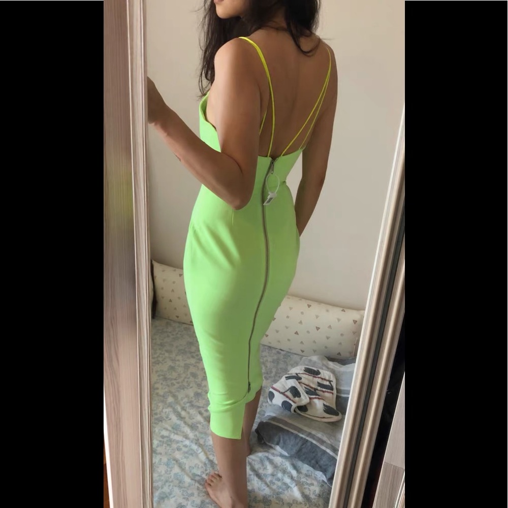 AlexPerry - Picture 6 of 6